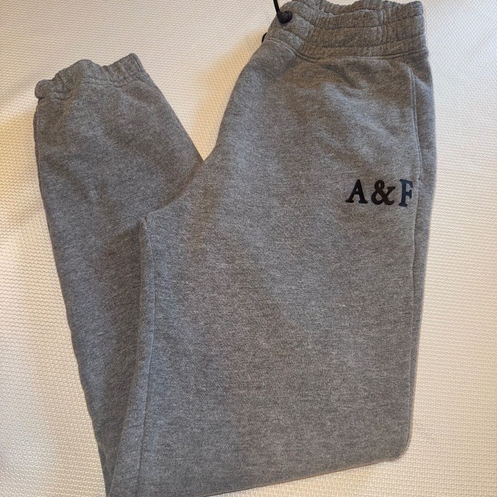 Abercrombie Kids Gray jogger sweatpants Size 13/14